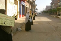 سلسلة بشرية نسائية بأبو حمص لدعم انتفاضة السجون