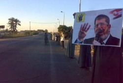 بالصور.. سلسلة بشرية لعرب كيما والرغامة بأسوان تنديدًا بالانقلاب
