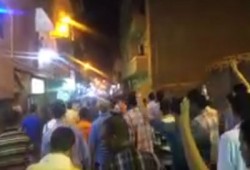 طلاب أزهر أسيوط يقطعون الطريق ردًّا على أحكام المنيا الهزلية