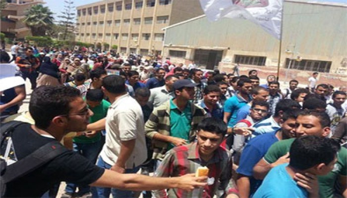 مباشر.. مسيرة طلابية بجامعة الزقازيق تنديدًا باعتقال زملائهم