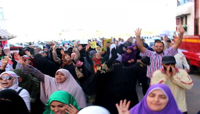 سلسلة بشرية ومسيرة ببورسعيد رفضًا لاغتصاب السفاح للسلطة