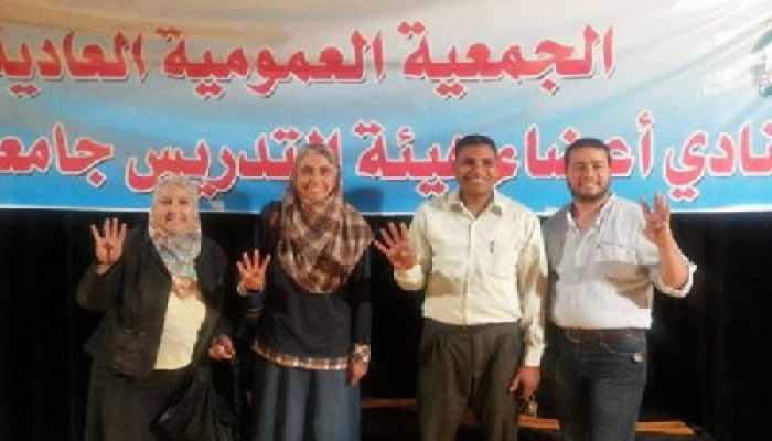 الفائزون في انتخابات نادي تدريس القاهرة يرفعون شعار رابعة
