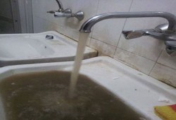 غضب عارم لطلاب المدينة الجامعية ببورسعيد بسبب تلوث مياه الشرب