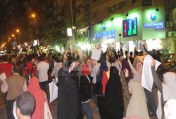 ثوار فيصل يهتفون: مش عايزينه حاكم.. عايزينه يتحاكم