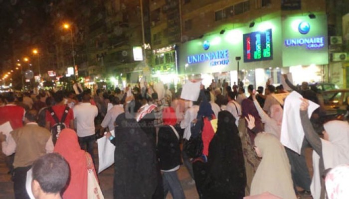 ثوار فيصل يهتفون: مش عايزينه حاكم.. عايزينه يتحاكم