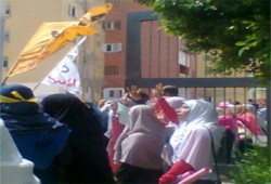وقفة لطالبات أزهر السادات تطالب بالقصاص للشهداء