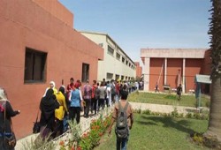 طلاب هندسة العاشر من رمضان يهتفون: مصر مش تكية