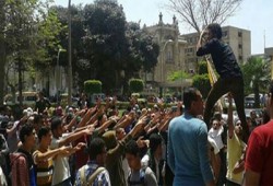 هتافات طلاب عين شمس تزلزل الحرم الجامعي