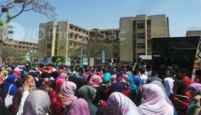 بالصور.. مسيرة طلاب عين شمس إلى وزارة الدفاع