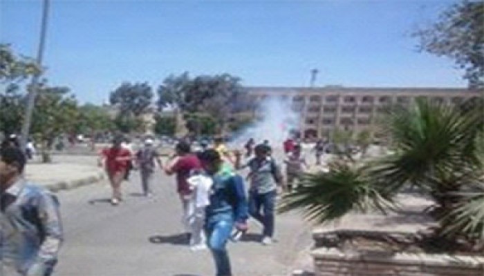 اعتداء أمن الانقلاب على طلاب جامعة الأزهر بالغاز والخرطوش