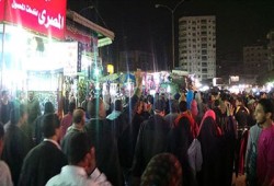 ثوار "السويس" يهتفون: "تبقى رئيس تبقى مشير هنعدمك في التحرير"