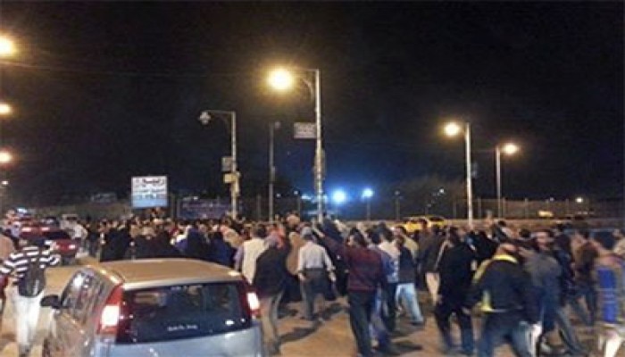 مسيرة ليلية حاشدة بالإسماعيلية تهتف بالهاشتاج الساخر من السفاح