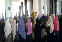 وقفة لطالبات ضد الانقلاب بكلية صيدلة دمنهور رفضًا للانقلاب