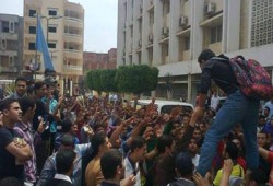 تظاهرة ومسرحية ساخرة من السفاح لطلاب "أزهر طنطا"