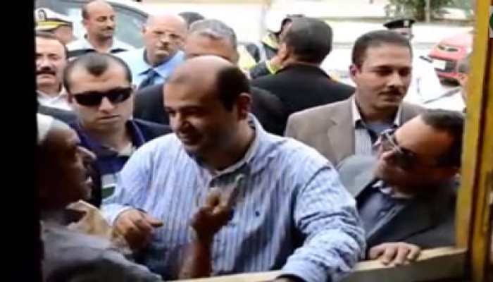 مواطن إسماعلاوي لوزير التموين الانقلابي: حرام فين مكافأة نهاية الخدمة