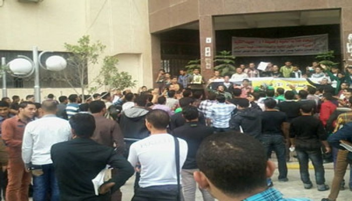 مسيرة بالطرابيش بأزهر دمنهور تندد بسلطة الانقلاب