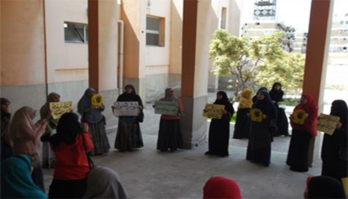 وقفة لطالبات دراسات بورسعيد تندد بالانقلاب العسكري