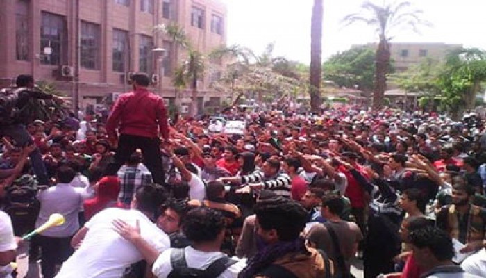 بالصور.. آلاف الطلاب ينضمون إلى مسيرة جامعة القاهرة