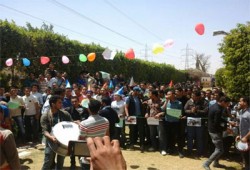 وقفة بالطراطير لطلاب الأهرامات للهندسة رفضًا للانقلاب