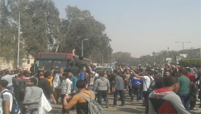 قوات الانقلاب تكثف وجودها أمام مدينة الأزهر تحسبًا لاقتحامها