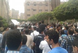 مسيرة الطلاب تطوف جامعة الأزهر بالدراسة