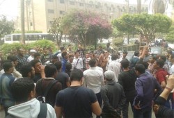 انطلاق فعالية طلاب ضد الانقلاب بجامعة الأزهر في الدراسة