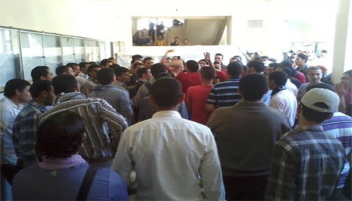 مسيرة بدراسات أزهر دمياط للتنديد باقتحام الأمن للجامعات