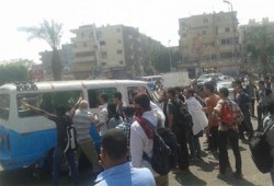 طﻻب مدينة اﻷزهر يقطعون طريق مصطفى النحاس