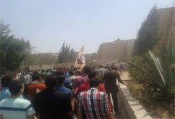 حشود طلابية تنضم لمسيرة جامعة الأزهر