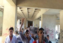 تظاهرة بأسنان الأزهر بأسيوط للتنديد باعتقال زملائهم