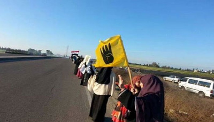 سلاسل بشرية على الطريق الدولي بمطوبس تطالب بإسقاط الانقلاب