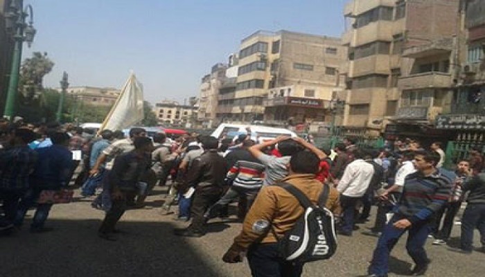 إغلاق شارع اﻷزهر احتجاجًا على مقتل طالبين بالمدينة الجامعية