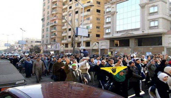 مسيرة مفاجئة بالمهندسين تصل إلى ميدان مصطفى محمود