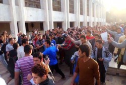 وقفة حاشدة لطلاب هندسة أكتوبر تنديدًا بمقتل طالبي الأزهر