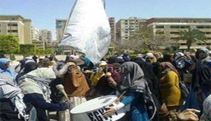 طالبات الأزهر ينظمن وقفة للتنديد بالانقلاب.. وإطلاق الغاز والخرطوش