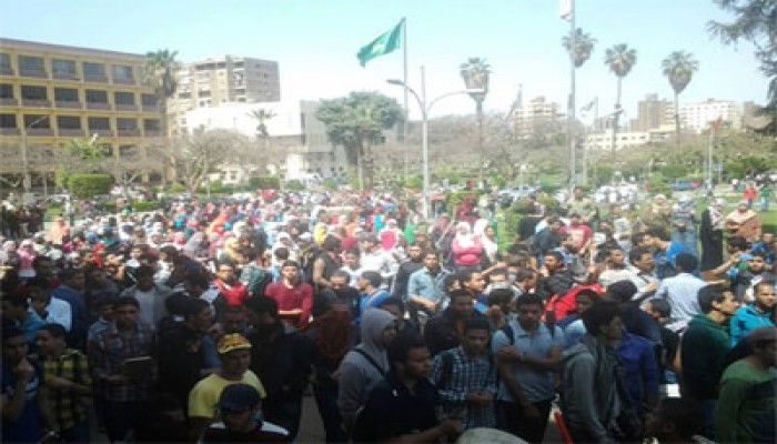 طلاب عين شمس تنظم مسيرة لرفض الانقلاب العسكري