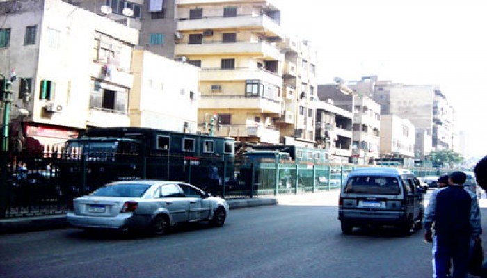 قوات الانقلاب تقتحم جامعة الأزهر بالدراسة