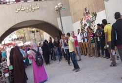بالصور.. "اجتماعية" حلوان تنظم فعالية ضد الانقلاب واعتقال الطلاب