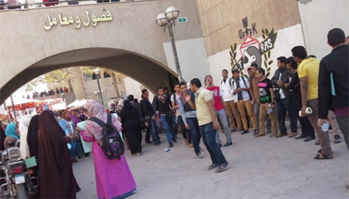 بالصور.. "اجتماعية" حلوان تنظم فعالية ضد الانقلاب واعتقال الطلاب