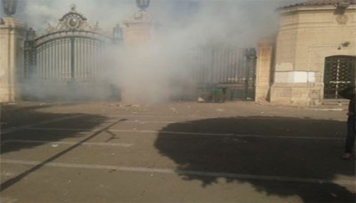 استمرار الاعتداء علي طلاب جامعة القاهرة وأنباء عن ارتقاء شهيد