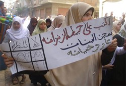 مسيرة حاشدة وسلسلة بشرية بدمنهور ضد الأحكام الجائرة للانقلاب