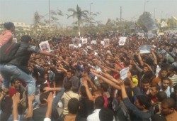 اﻷلتراس يشعل حماس طﻻب اﻷزهر بالهتافات الثورية