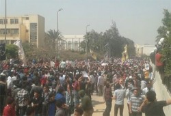 مسيرة حاشدة تطوف جامعة الأزهر تنديدًا بالقضاء الجائر