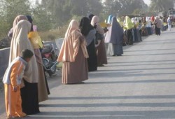 مباشر.. سلاسل بشرية بين "فاقوس" و"أبو كبير" تطالب بإعدام الانقلابيين