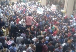 حشود الطلاب تنضم لمسيرة جامعة عين شمس