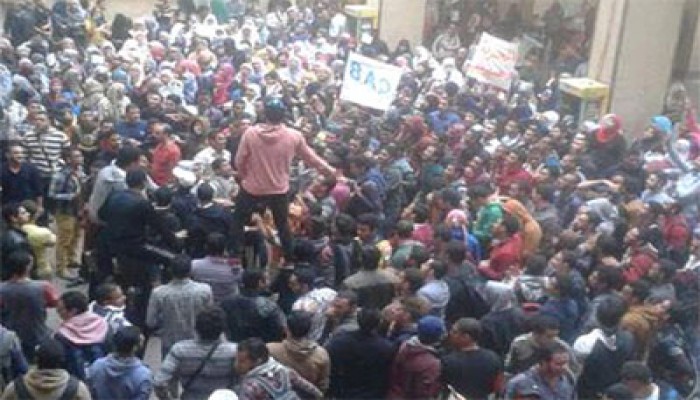 حشود الطلاب تنضم لمسيرة جامعة عين شمس