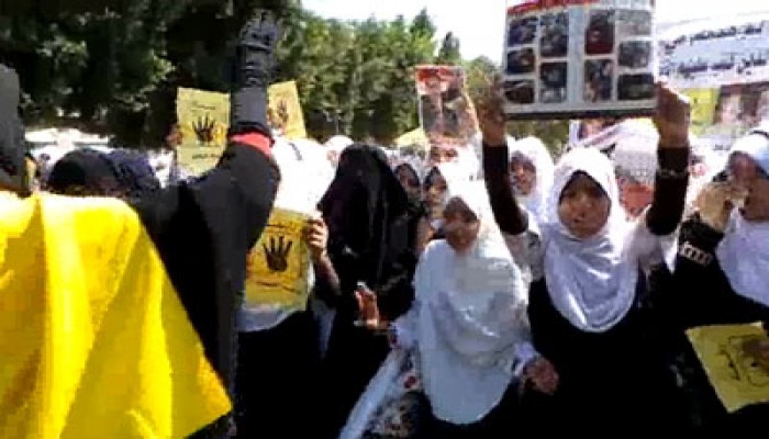 وقفة لطالبات المعهد الأزهري بمدينة السادات تطالب بإسقاط الانقلاب