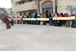 سلسلة بشرية لطالبات الدراسات الإسلامية ببورسعيد