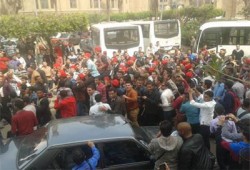 بالصور.. طلاب اﻷزهر بـ"الدراسة" ينظمون عروضًا ساخرة من الانقلاب