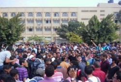 بالصور.. طلاب الأزهر يحتشدون للتظاهر أمام مبنى الإدارة